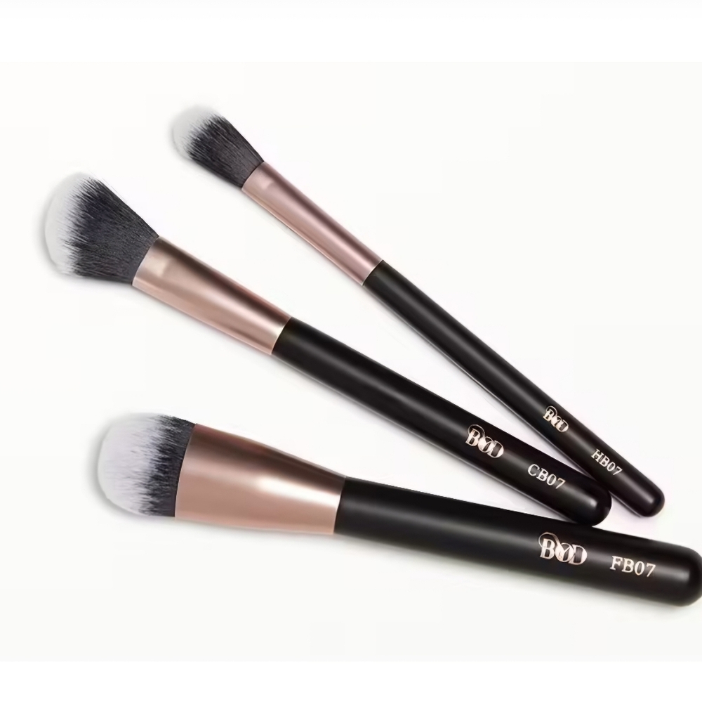 BYOD Set of 3 Makeup Brushes, Foundation, Contour, Highlighter, New, Unopened